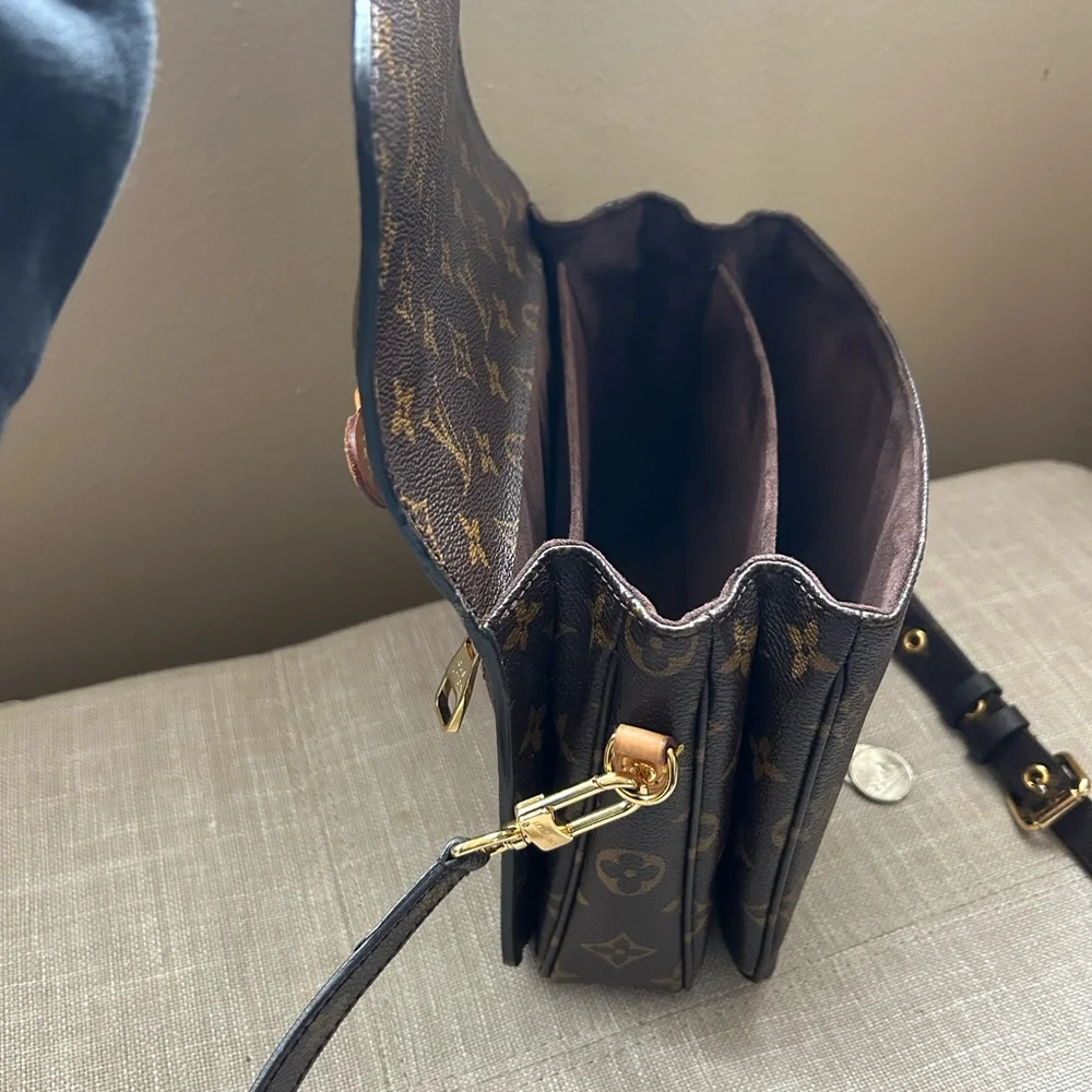 Louis Vuitton Monogram Pochette Metis